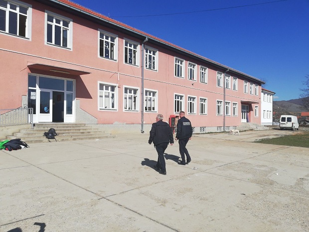 КПС обишла српске школе: За непоштовање одлуке о корона вирусзатварању следе казне!